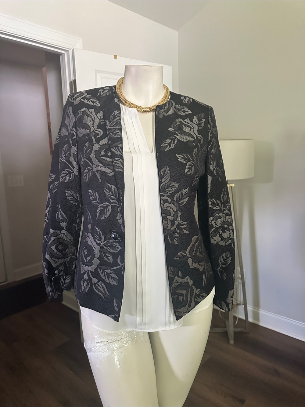 Kasper Black and Gray Floral Open-Front Blazer